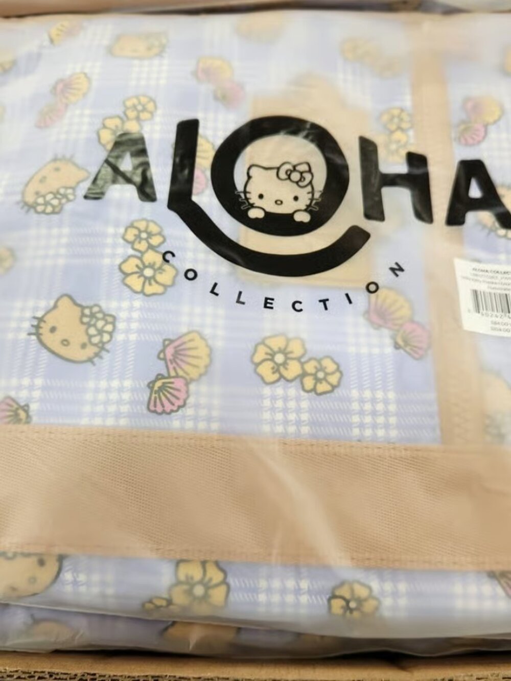 Aloha Collection Special Edition Hawaii Hello Kitty Palaka Nylon Zipper Tote - Picture 2 of 2